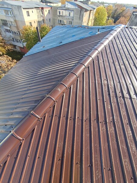 Firma specializata.  Executam sau modificam  orice tip de Acoperisuri.