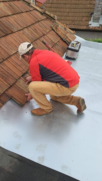 Firma specializata.  Executam sau modificam  orice tip de Acoperisuri.