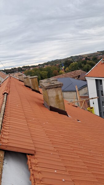 Firma specializata.  Executam sau modificam  orice tip de Acoperisuri.